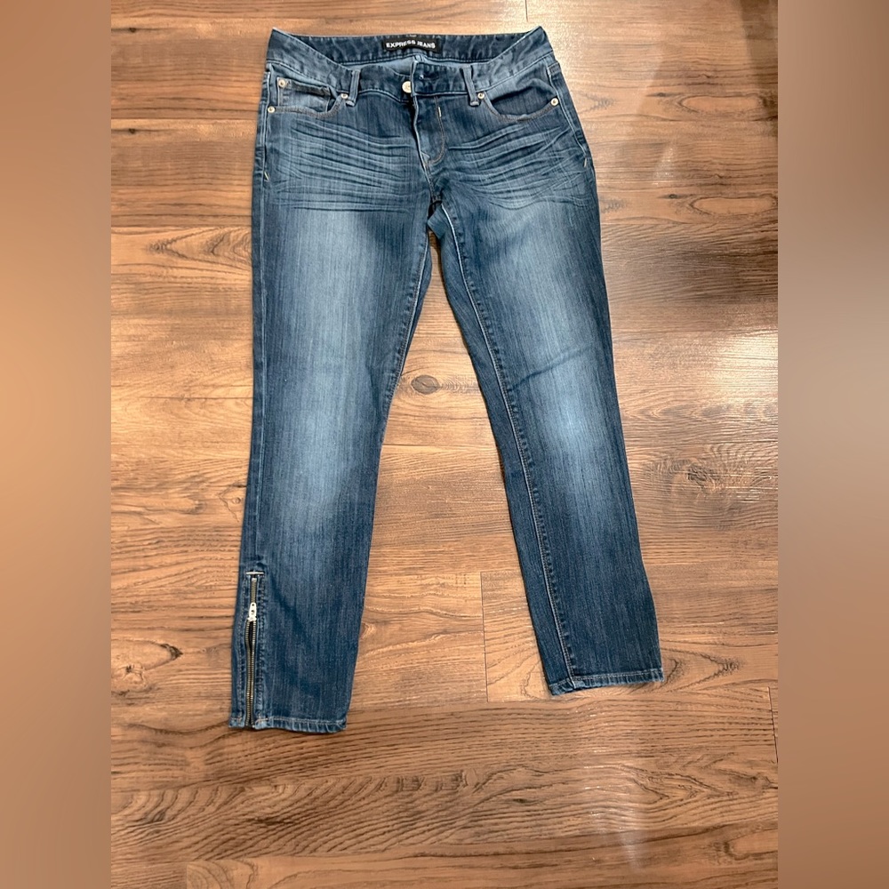 Express ankle low rise size 6R jeans